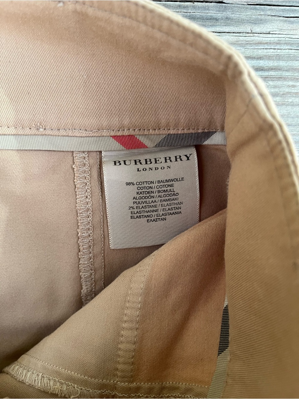 Burberry Beige Button-Front Pencil Skirt with Utility Pockets - Picture 3 of 4